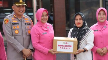 Hari Kesatuan Gerak Bhayangkari ke-74, Kapolres Aceh Tenggara Gelar Bakti Kesehatan dan Bakti Sosial