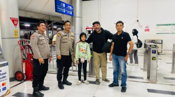 Kehilangan Bekal Perjalanan, Polsek Ciputat Timur Bantu Warga dan Putrinya Pulang ke Yogyakarta