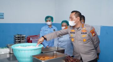 Kapolres Metro Jakut Tinjau SPPG Pegangsaan Dua, Tekankan Kualitas Makanan dan Kebersihan