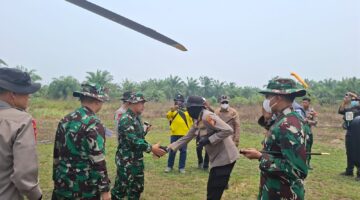 Pangdam Turun ke Kuala Cenaku, Kodam XIX/Tuanku Tambusai Pastikan Karhutla Ditangani Maksimal