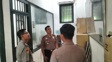 Wakapolres Gresik Cek Langsung Rutan Sat Tahti, Pastikan Keamanan dan Kondisi Tahanan