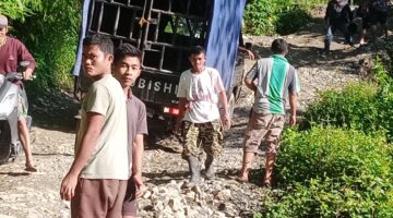 Jalan penghubung antara kabupaten Nias Selatan dan Nias Barat rusak parah tempatnya di desa Olayama kecamatan huruna.