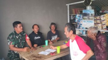 Bersama Warga di Kedai, Babinsa Salak Perkuat Komsos dan Cegah Karhutla