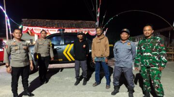 Tak Kenal Waktu! Dua Prajurit Koramil Giriwoyo Susuri Wilayah di Tengah Malam Demi Jaga Kondusivitas