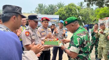 Bukti Nyata Pengayom Wilayah, Koramil 12/LP Terima Kejutan Istimewa HUT ke-81 TNI dari Polsek Sungai Kanan