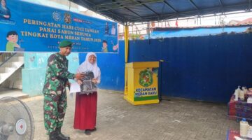Babinsa Koramil 0201-05/MB Turut Gerakkan Budaya Hidup Bersih di Kalangan Pelajar 