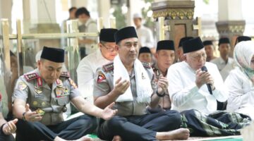 Perkuat Sinergi Ulama dan Umara, Kapolri Silaturahmi ke Ponpes Tebuireng dan Ziarah Makam Gus Dur