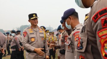 200 Personel Brimob NTB dan 10 Personel Pusdokkes Polri Perkuat Penanganan Karhutla di Kalteng