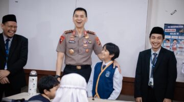 Polisi Peduli Pendidikan, Kapolda Metro Jaya Sapa Pelajar dan Dorong Literasi AI Sejak Dini