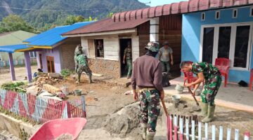 Sentuhan Pengabdian Prajurit TNI, Satgas TMMD Ke-130 Benahi Rumah Warga Sibongkaras
