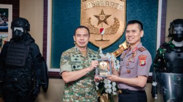 Silaturahmi Kapolda Metro Jaya dan Pangdam Jaya, Perkuat Sinergitas TNI-Polri