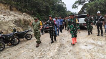 Tim Wasev Tinjau TMMD ke-130 Kodim 0206/Dairi, Progres Pembukaan Jalan Sibongkaras Capai 70 Persen