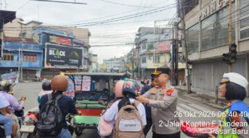 Pastikan Aktivitas Lancar, Kapolres Tebing Tinggi Turun Tangan Atur Lalu Lintas Di Simpang Empat Dan SMAN 1 Tebing Tinggi 