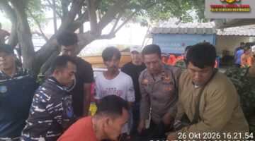Polri Bergerak Cepat, Polsek Pulomerak Bantu Evakuasi Korban Laka Laut di Perairan Pulau Tempurung