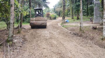 Alat Berat Terus Bekerja, TMMD ke-130 Kodim 0209/Labuhanbatu Wujudkan Peningkatan Jalan di Dusun Wonosari