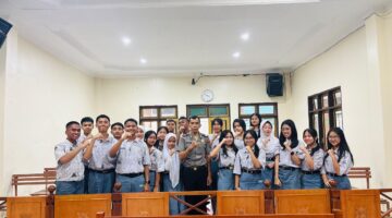 Puluhan Siswa SMA Negeri 1 Kabanjahe Saksikan Langsung Jalannya Persidangan di PN Kabanjahe