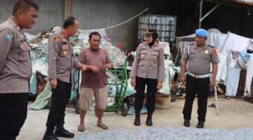 Kapolres Aceh Tenggara Sambangi Warga Pencari Barang Bekas, Program Poliran Dorong Kemandirian Ekonomi