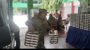 Babinsa Joyotakan Dukung Kelancaran Pendistribusian MBG di SMK Muhamadiyah 1 Surakarta