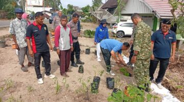 Danramil 02/Sungai Limau Bersama Babinsa Hadiri Gotong Royong Bersama Wujudkan Lingkungan Bersih Dan Kebersamaan