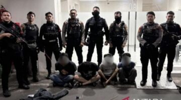 Tim Patroli Gabungan Brimob dan Polres Jaktim Tangkap 4 Pemuda Diduga Hendak Tawuran di Cipinang Asem
